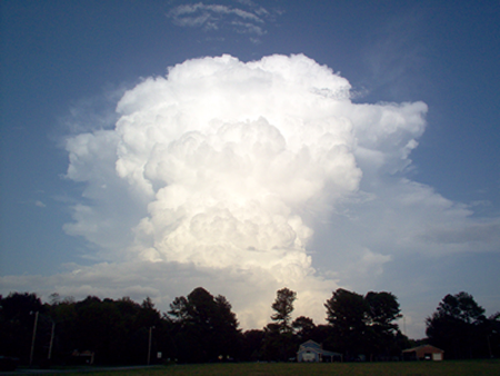 Single cell thunderstorm in its growing, towering stage